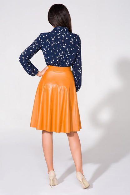 Elegant Tessita Blouse with Bow Neckline and Stand-Up Collar, showcasing luxurious fabric and exquisite details, perfect for sophisticated ensembles.