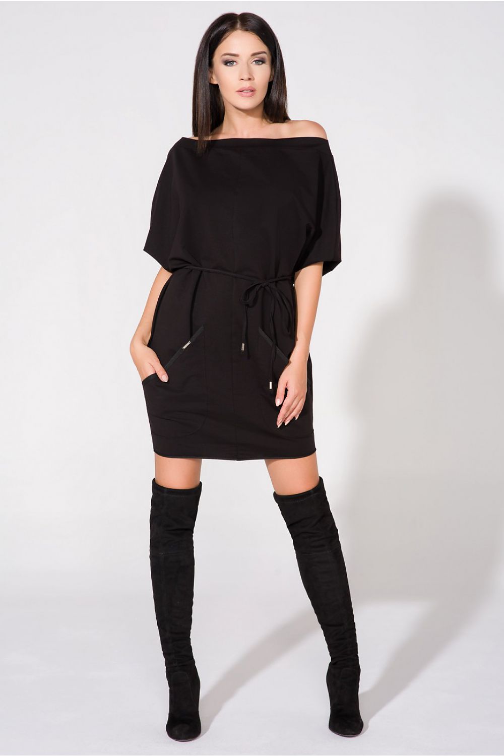 Chic Tessita loose-fitting knitted daydress showcasing large pockets and a graceful boat neckline, perfect for casual and refined occasions.