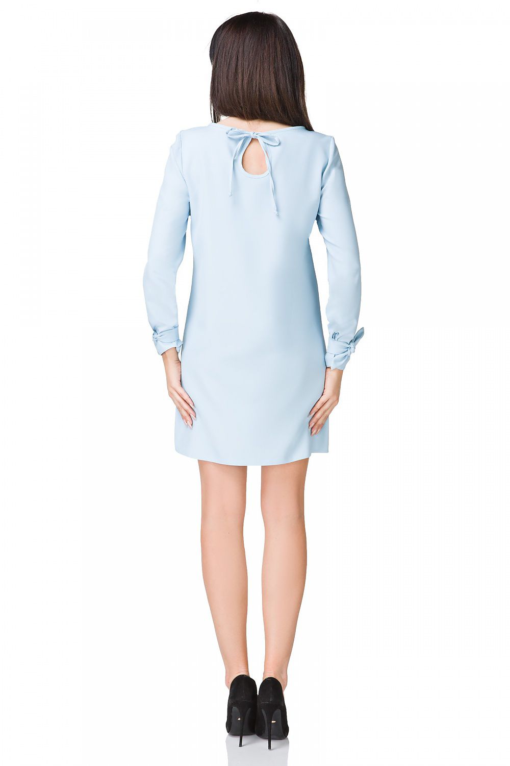 Model wearing the Elegant Mini Dress Tessita styled for a garden party, featuring long sleeves and a flattering trapeze cut.