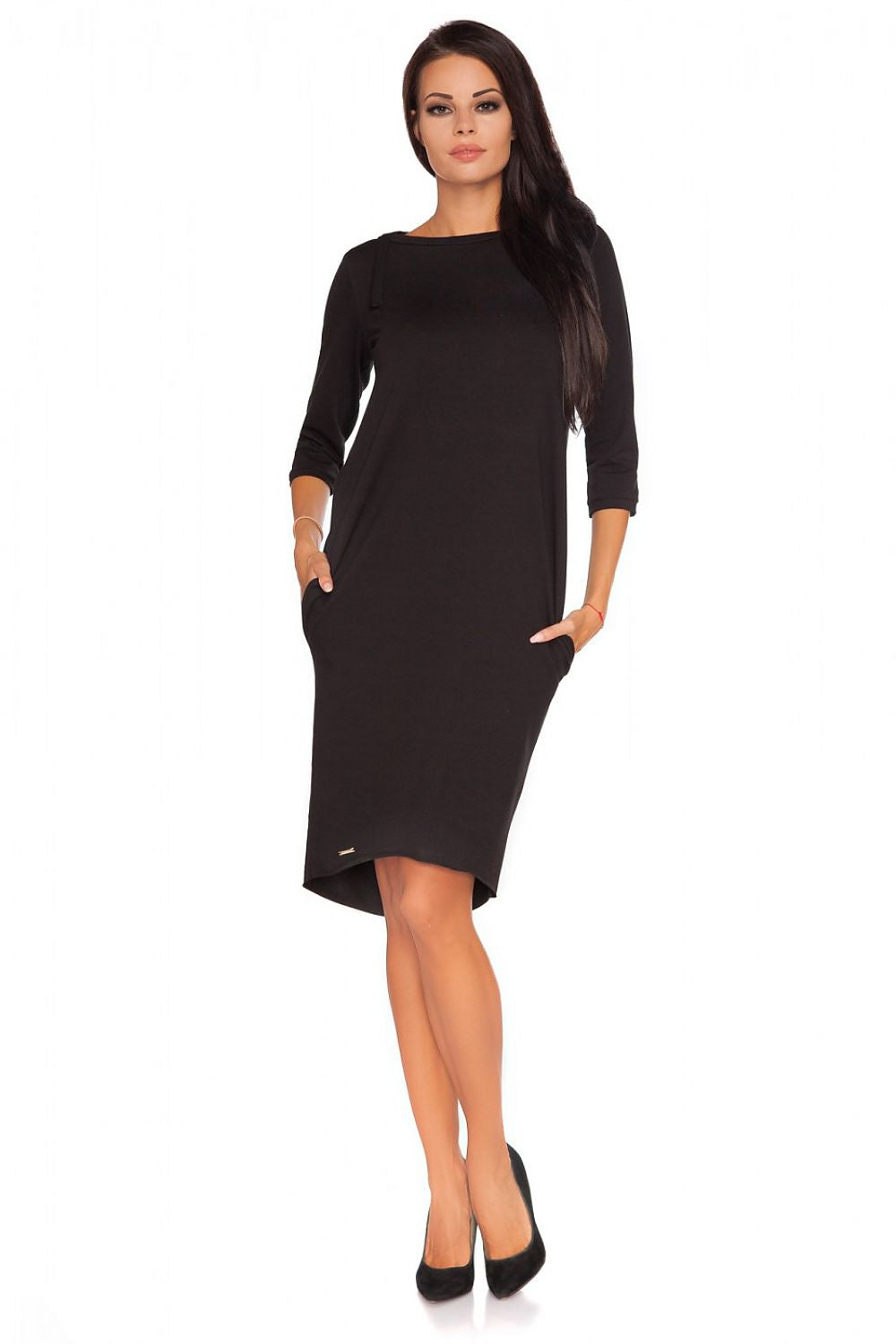 Tessita luxury daydress in knitwear, adorned with decorative bow straps and designed with functional pockets for elegance.