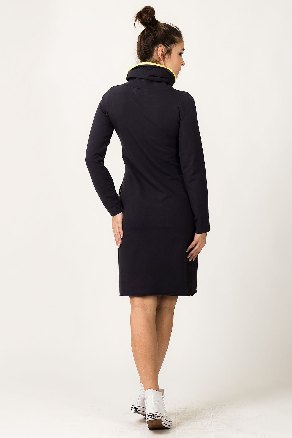 Full view of the Tessita Daydress featuring pockets in the seam and stylish design, ideal for a sophisticated casual look.