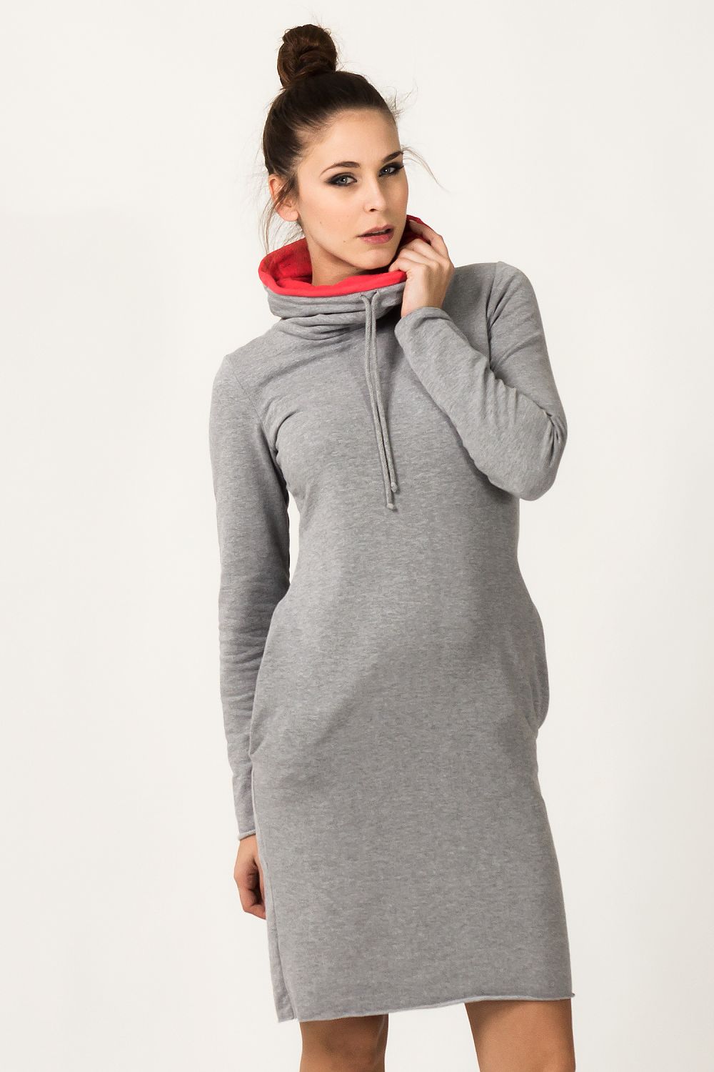 Elegant close-up of the colourful sweatshirt fabric and contrasting collar details of the Sporty Tessita Daydress, perfect for casual chic outfits.