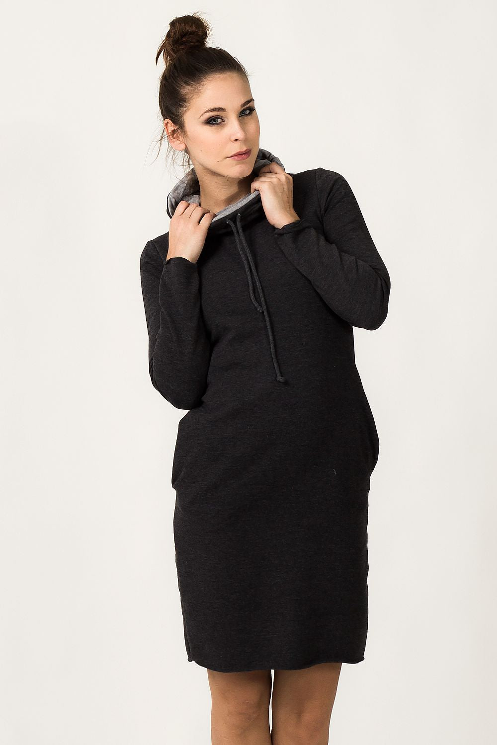 Chic and comfortable Sporty Tessita Daydress, designed with pockets and a plush turtleneck collar, exuding luxury in casual wear.