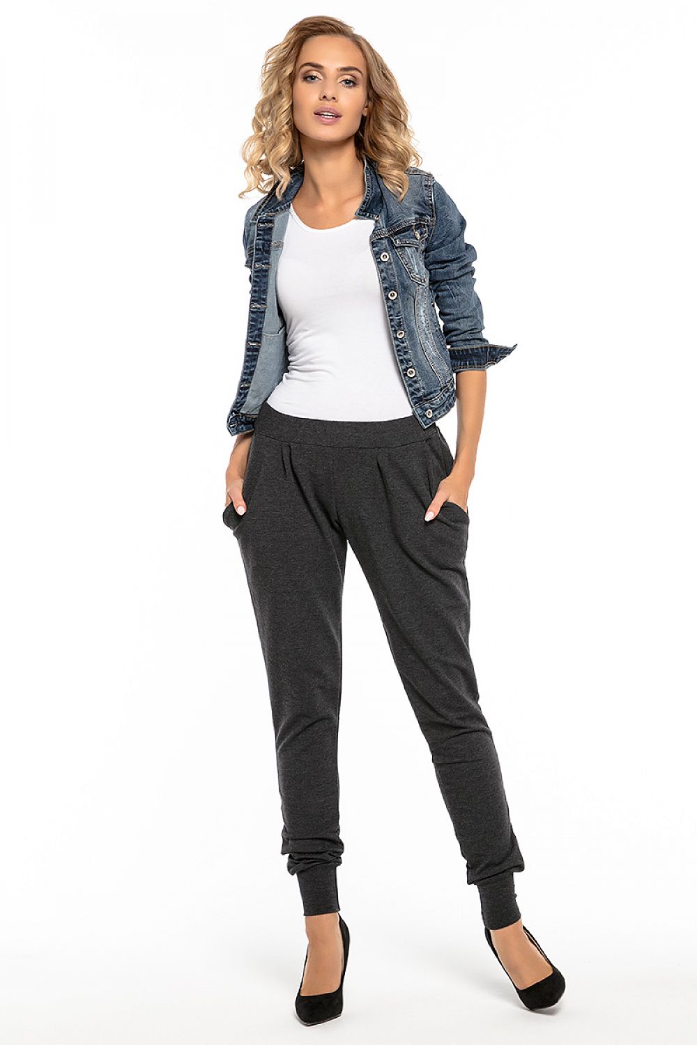 Tessita luxurious sporty knit sweatpants in dark grey with elasticated ribbed hem and convenient pockets, showcasing style and comfort for active wear.