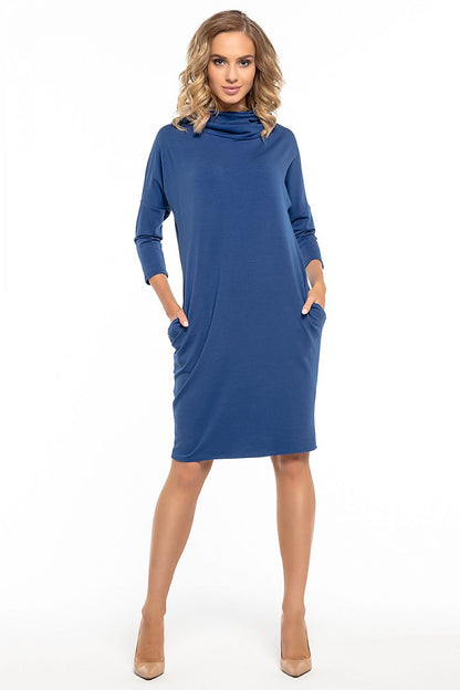 Tessita Daydress in luxurious cotton blend, featuring a loose-fitting design with elegant boat neckline and 3/4 sleeves, complemented by side pockets.