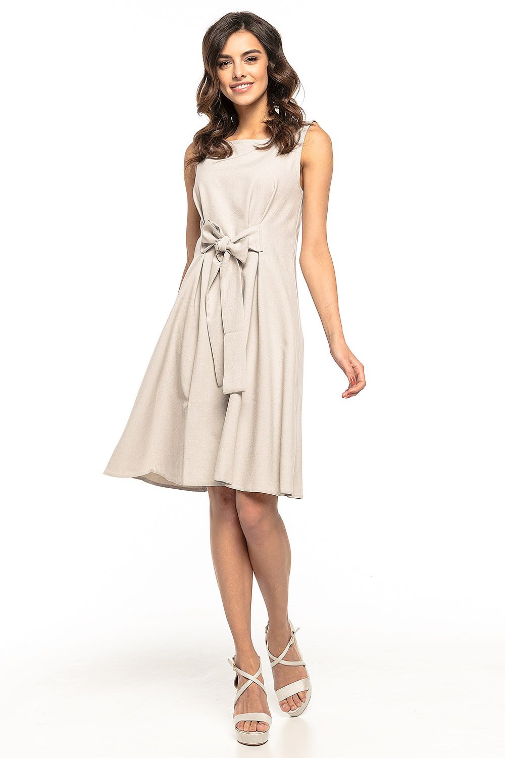 Elegant Tessita tie dress in high-quality linen imitation fabric, showcasing a sophisticated design ideal for summer outings.