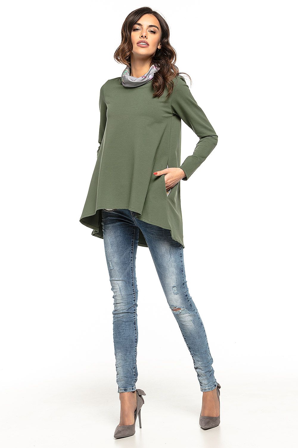 Luxury Tessita Tunic featuring an extended back and a floral turtleneck, showcasing elegant everyday style.