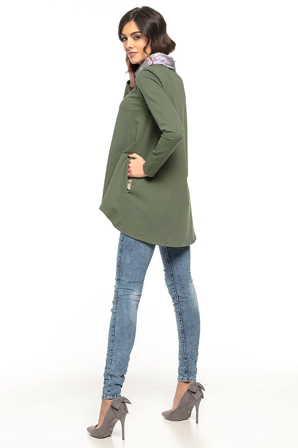 Luxury Tessita tunic featuring an extended back and stylish floral turtleneck, perfect for everyday elegance.