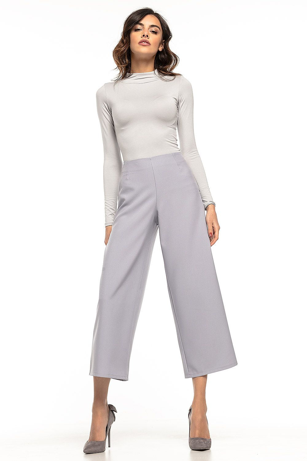 Luxury high waisted 7/8 trousers by Tessita, featuring a wide leg and decorative side zip, perfect for chic elegant styling.