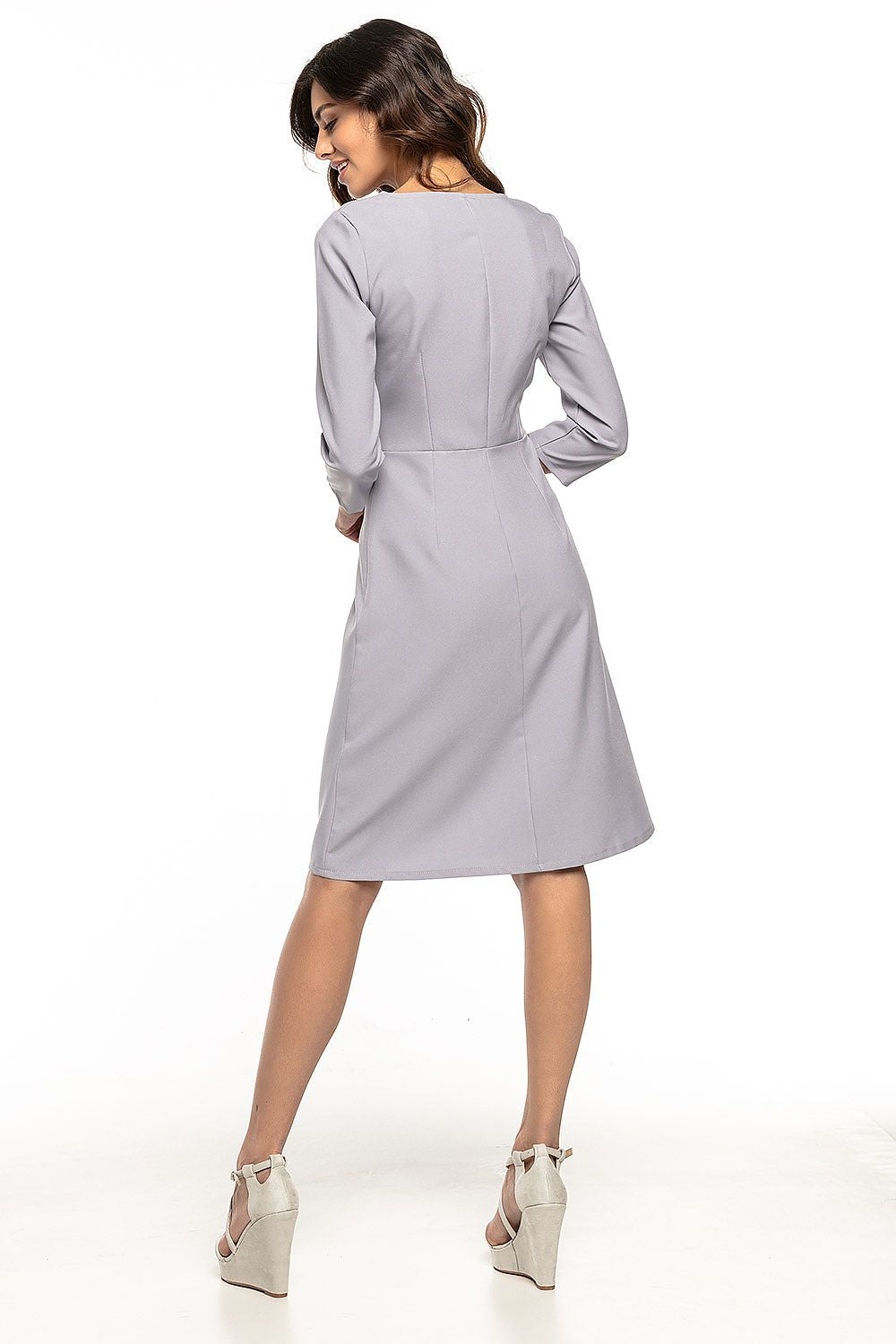 Elegant Tessita Daydress showcasing 3/4 sleeves and a trapezoidal hem, ideal for sophisticated occasions.