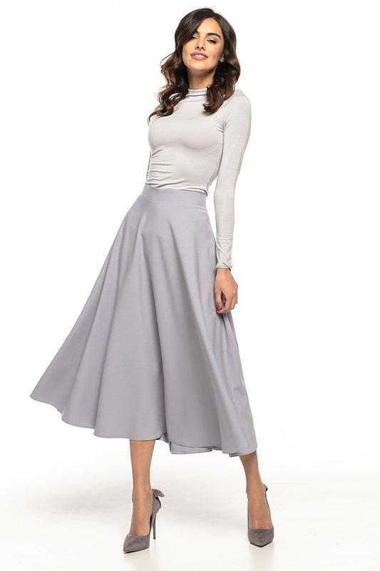 Elegant 50s inspired midi skirt by Tessita, showcasing luxurious fabric and tailored cut for upscale style.