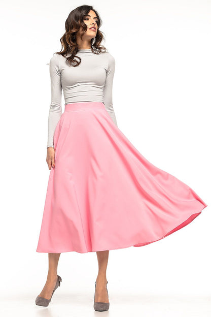 Glamorous midi skirt by Tessita available in various sizes, perfect for adding a touch of elegance to any outfit.