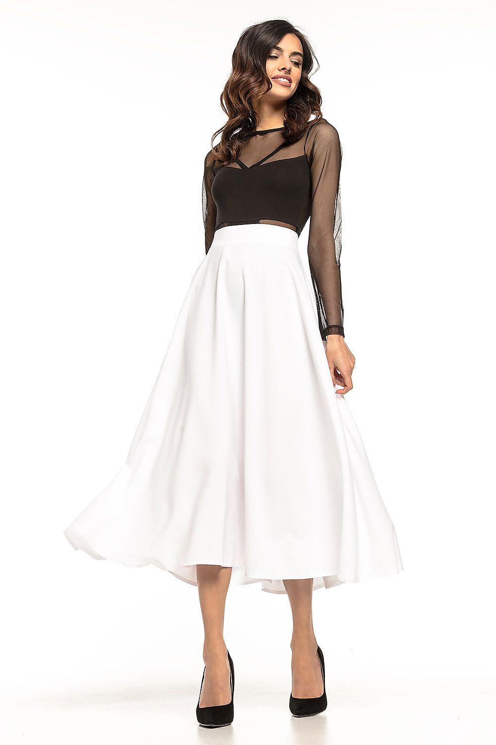 Tessita elegant midi skirt displayed on a mannequin, highlighting the sophisticated cut and chic design ideal for modern women.