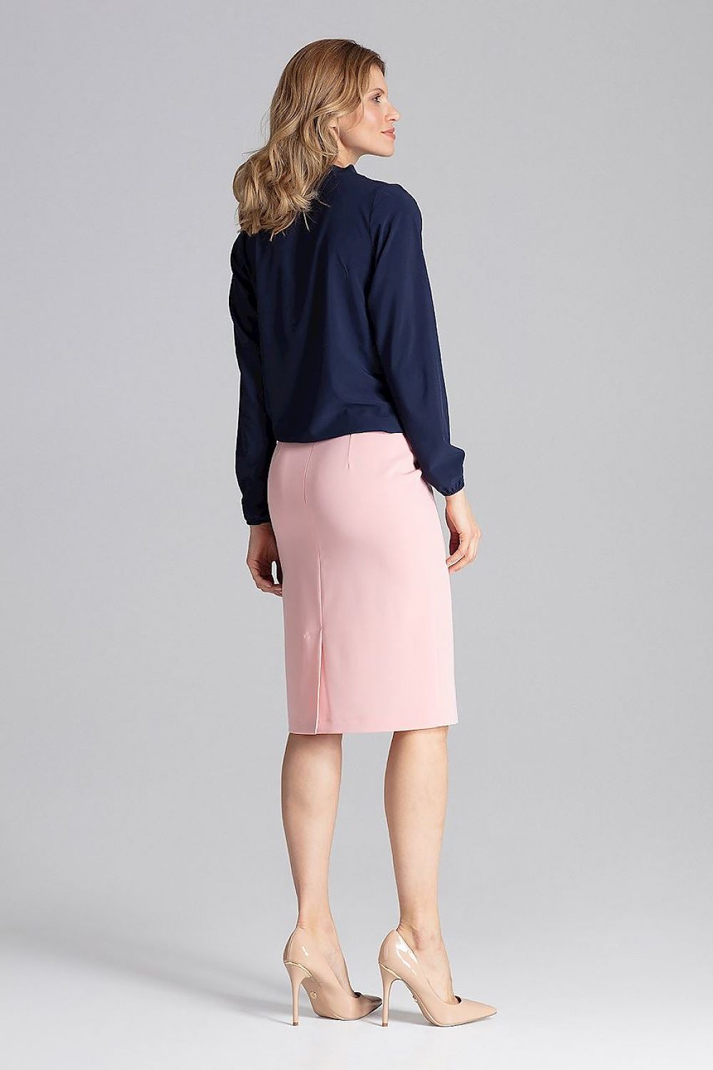 Close-up of the Elegant Figl Blouse With Envelope Neckline And Elastic Finish, highlighting the sophisticated detailing and elastic accents.