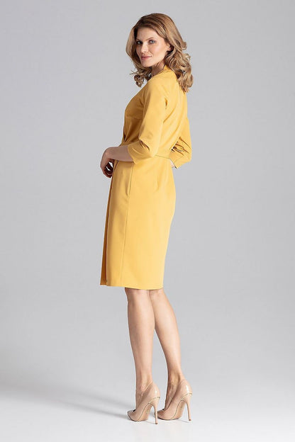 Close-up of the decorative belt on the Elegant Figl Daydress With Envelope Neckline, highlighting the stylish waist accent and luxurious fabric.