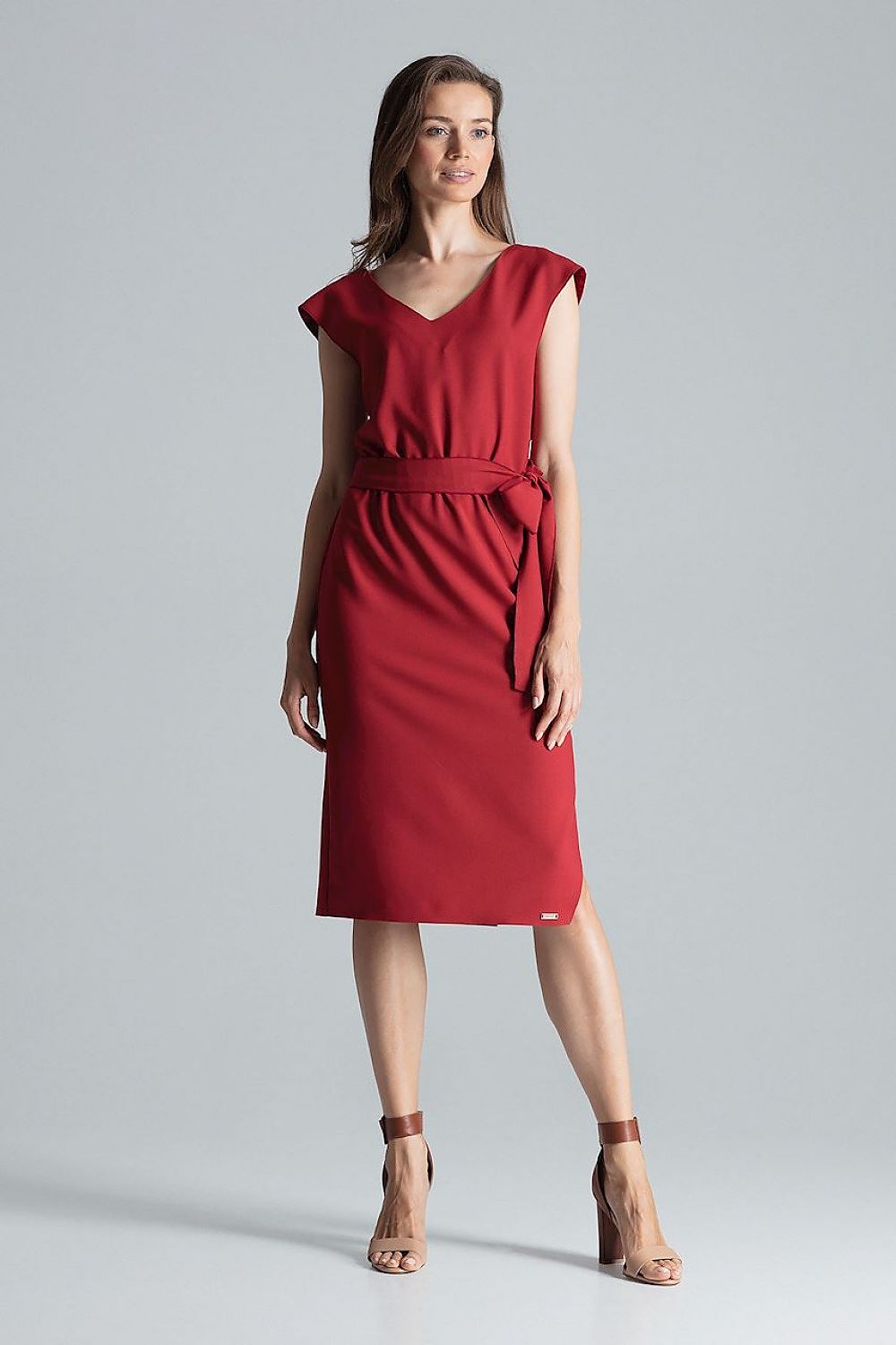 Elegant burgundy midi dress with v-neck, waist belt, and asymmetrical slit by Figl, perfect for sophisticated occasions.