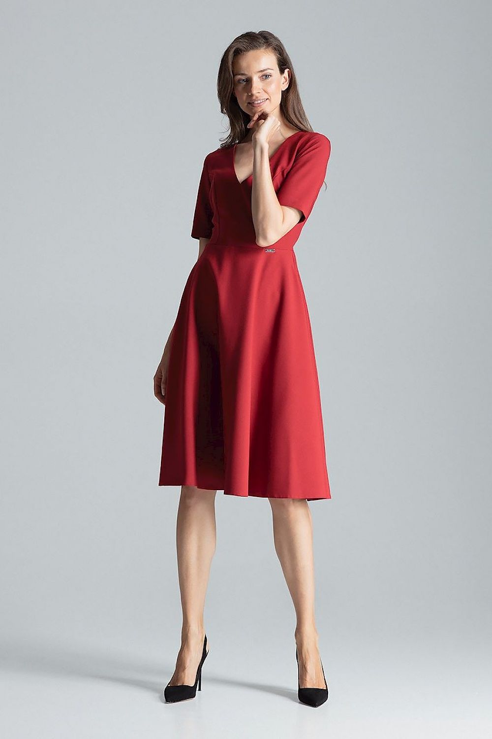 Elegant maroon midi dress by Figl, featuring short sleeves and a flared skirt with side pockets.