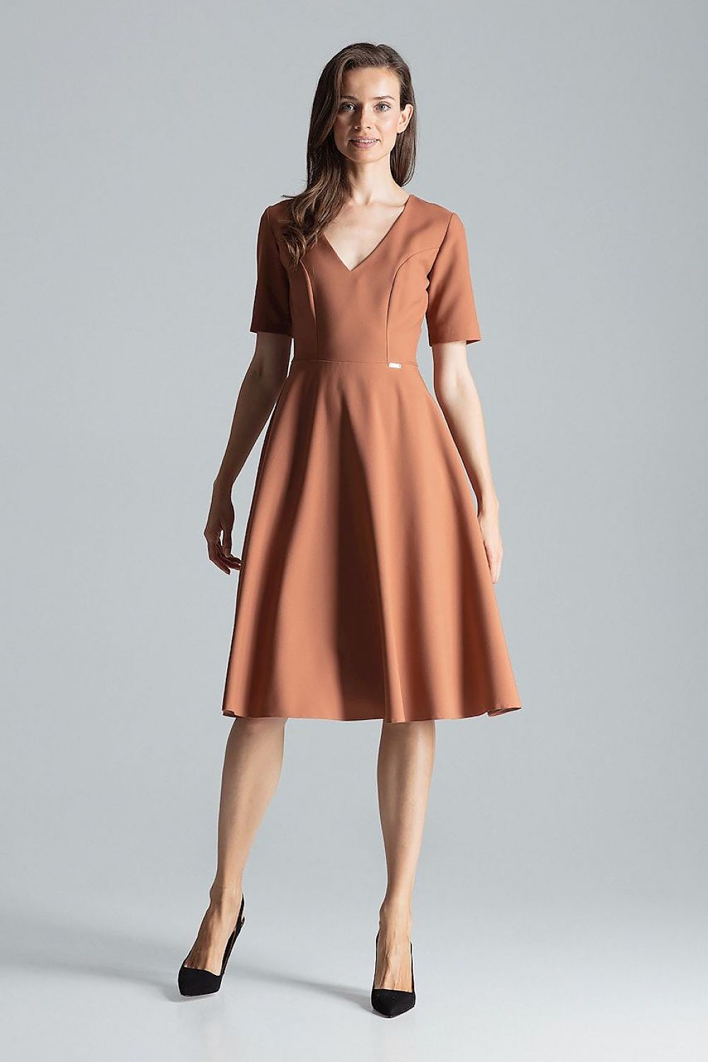 Sophisticated maroon midi dress with short sleeves, designed by Figl, showcasing style and comfort.