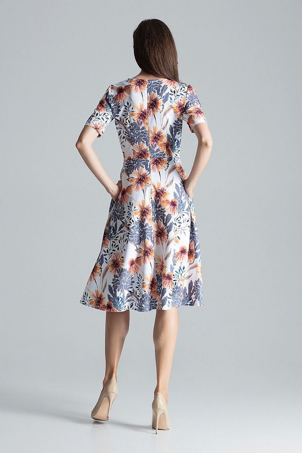 Luxury maroon midi dress with short sleeves and a graceful flared skirt by Figl, combining elegance and function.