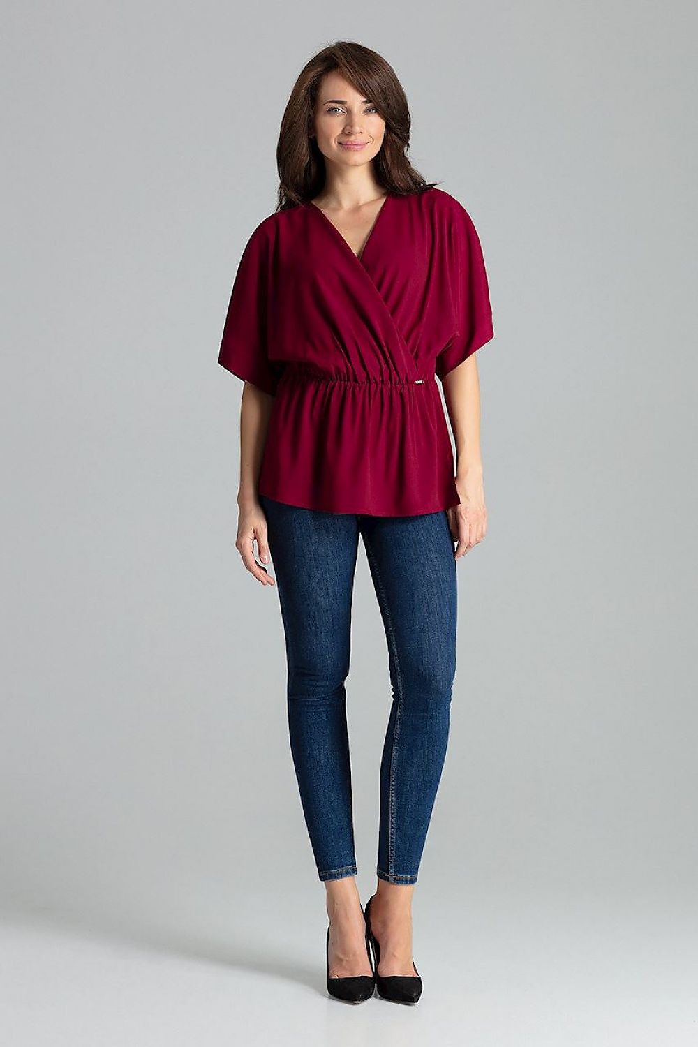 Full shot of the Lenitif Beige Loose-Fitting Blouse paired with trendy accessories, illustrating its versatility as an elegant casual top.