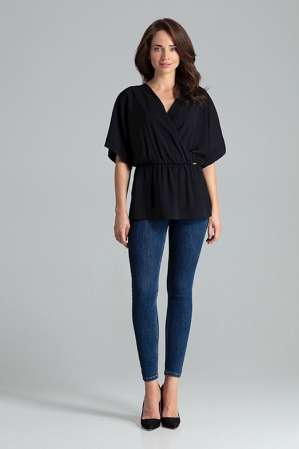 Close-up of Lenitif Beige Loose-Fitting Blouse with Kimono Sleeves and Waist Elastic - Elegant Casual Top highlighting the fine details of the envelope neckline and cuffed kimono sleeves.