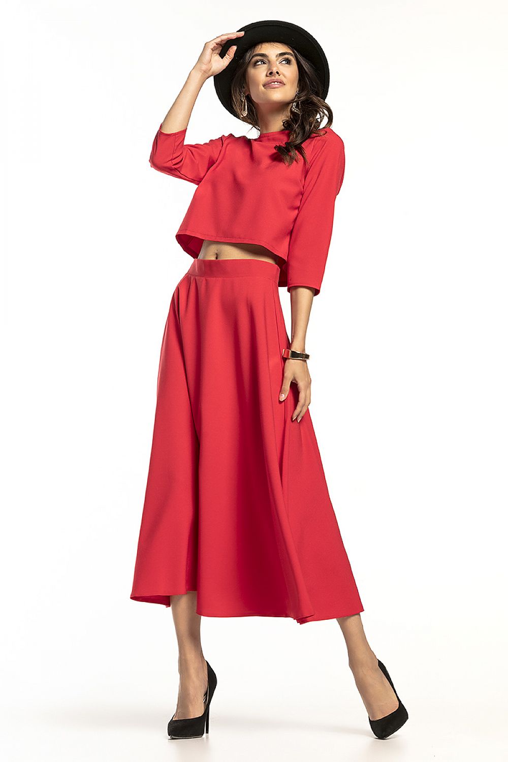 Chic Tessita waist-length blouse with 3/4 sleeves, complemented by a full skirt in a vibrant red hue, exuding luxury and style for any special event.
