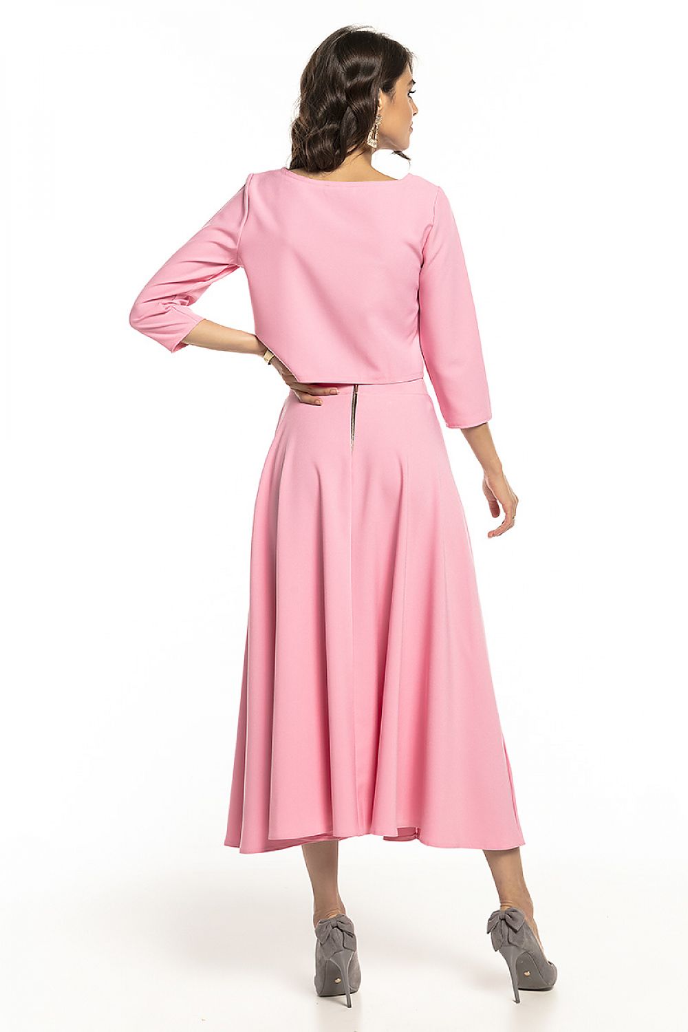 Sophisticated back view of a Tessita blouse and skirt combination in pink, radiating a sense of luxury and grace.