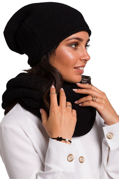 Chic and soft BE Knit 100% Acrylic Infinity Scarf, a luxurious snood designed to enhance your autumn and winter wardrobe.
