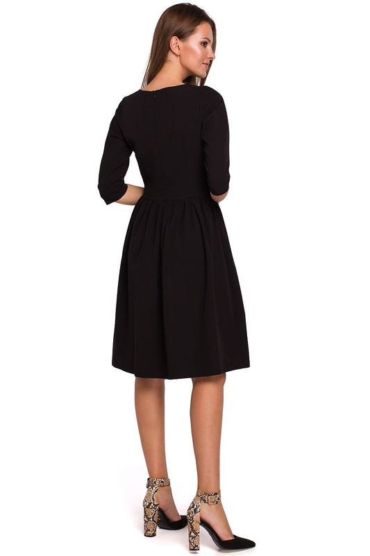 Elegant flared midi dress with fitted darts and covered zipper by Makover, showcasing a sophisticated silhouette for classic women's fashion.