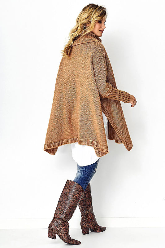 Warm and stylish Makadamia long-sleeve poncho featuring a chic plaid pattern, ideal for comfortable everyday wear.