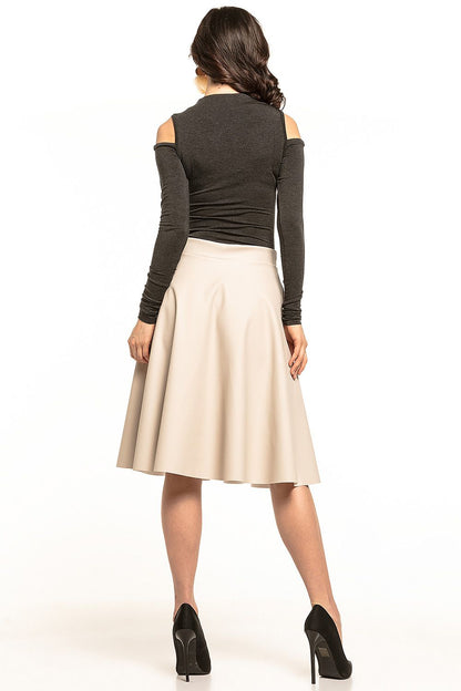 Model from the back in a sophisticated flared midi skirt by Tessita, designed in eco-leather for a refined look.