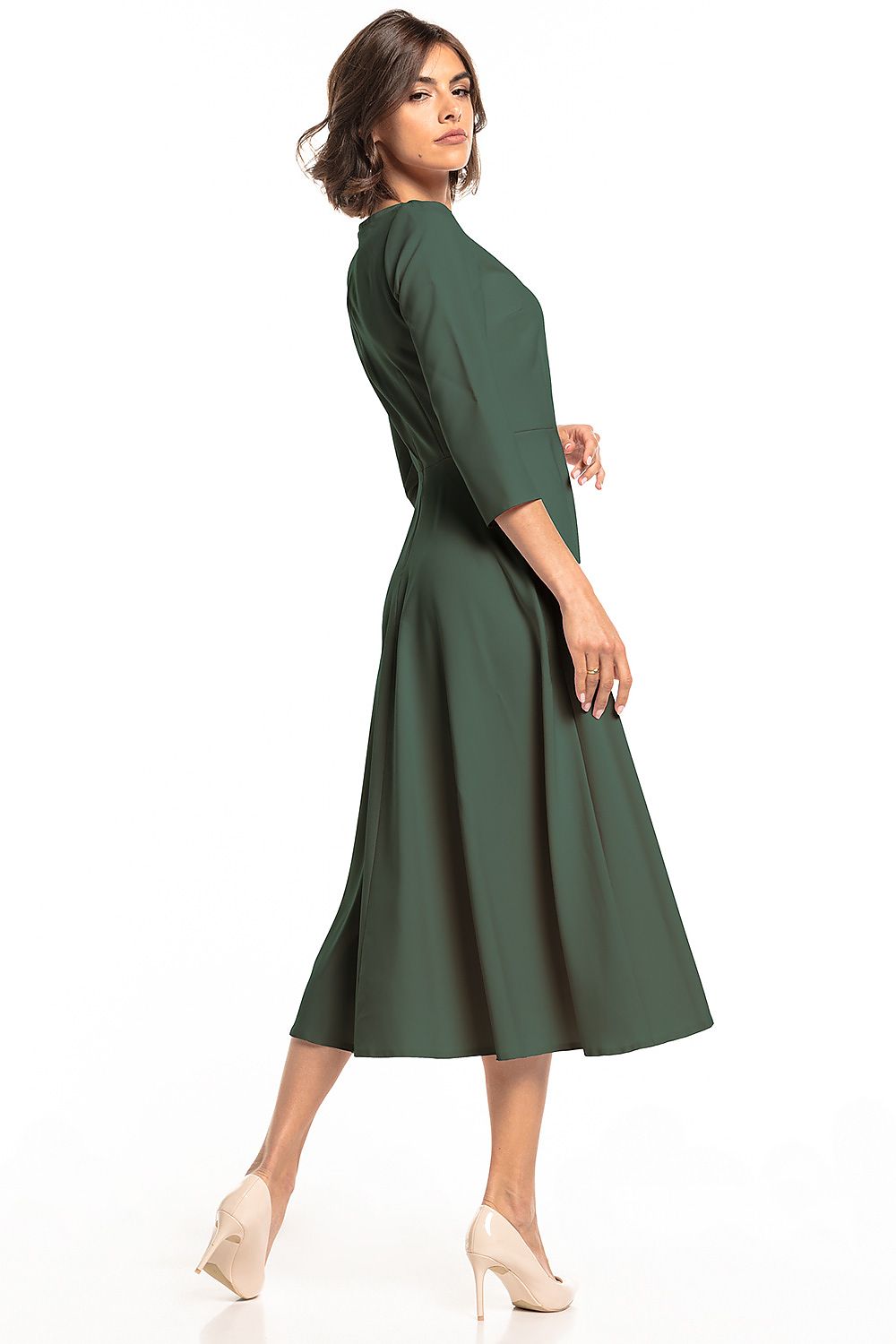 Sophisticated view of the Tessita lightweight maxi dress, highlighting a refined back design and chic three-quarter sleeves. Ideal for both casual and formal events.