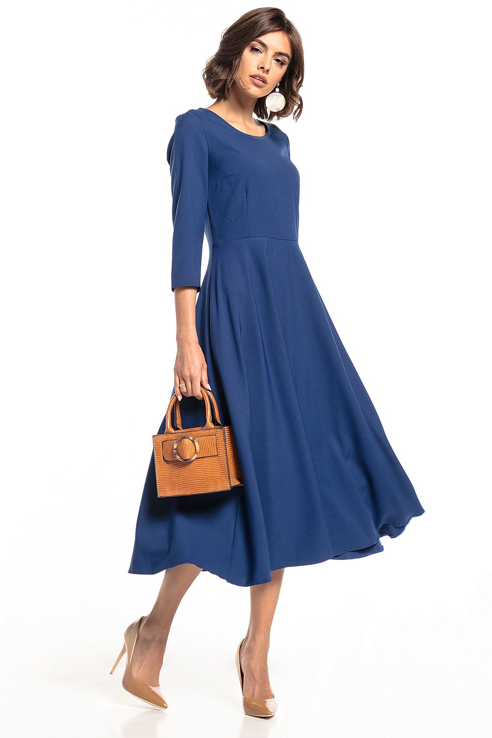 Stylish Tessita lightweight maxi dress in navy, complemented by refined three-quarter sleeves and a flowing silhouette, ideal for luxurious events.