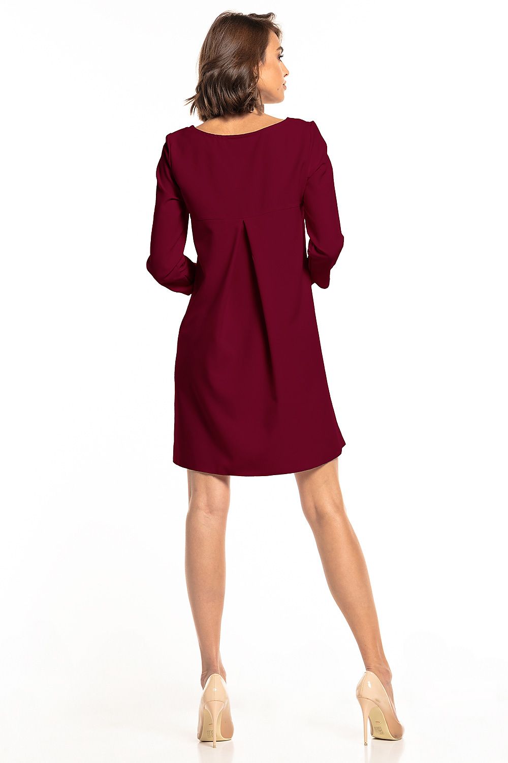 Fashionable model wearing Tessita Daydress, demonstrating versatility and elegance for various body types.