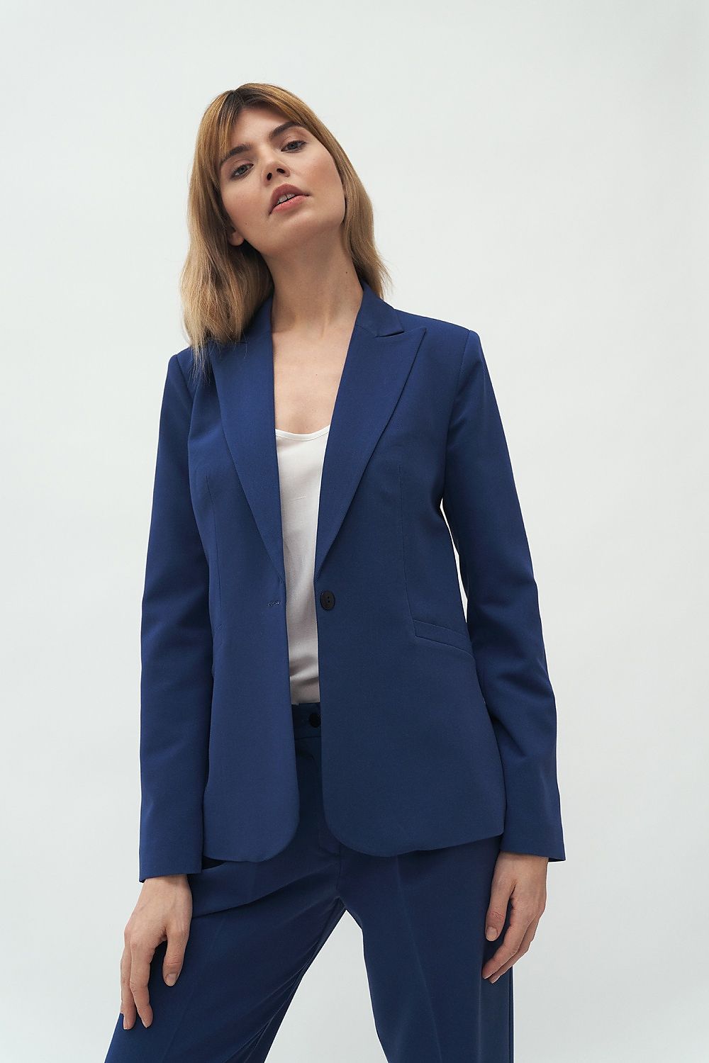 Elegant Slim-Fit Nife Jacket with One-Button Fastening and Waist-Emphasizing Design displayed on a model, showcasing a luxurious deep blue fabric, perfect for a sophisticated office outfit.