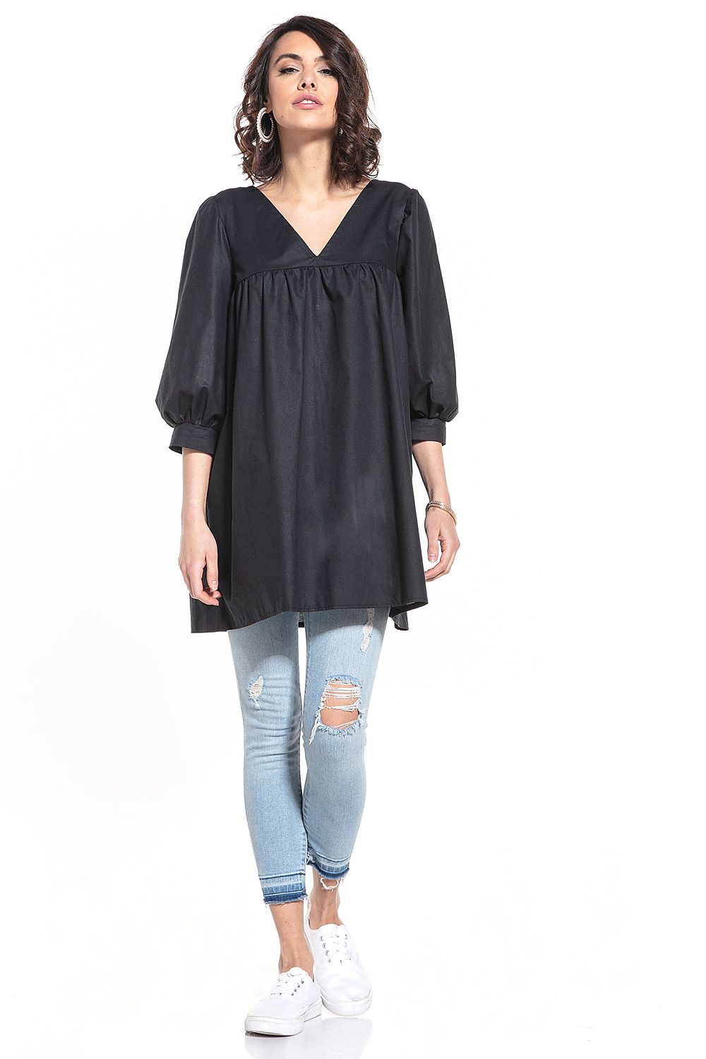Elegant Tessita tunic featuring a pointed neckline and 3/4 length sleeves, crafted from luxurious 100% cotton fabric.