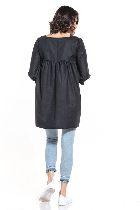 Elegant pointed neckline tunic by Tessita, made from 100% cotton, showcasing a sophisticated design with 3/4 length sleeves.