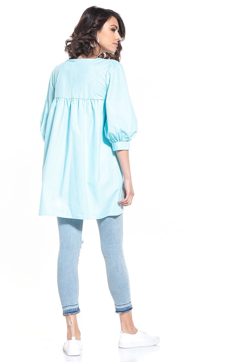 Sophisticated cotton tunic with pointed neckline and cuffed 3/4 sleeves, designed by Tessita for a chic look.