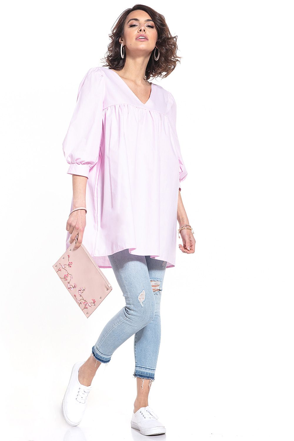 Fashionable Tessita tunic featuring a pointed neckline and elegant 3/4 sleeves, made from premium 100% cotton.