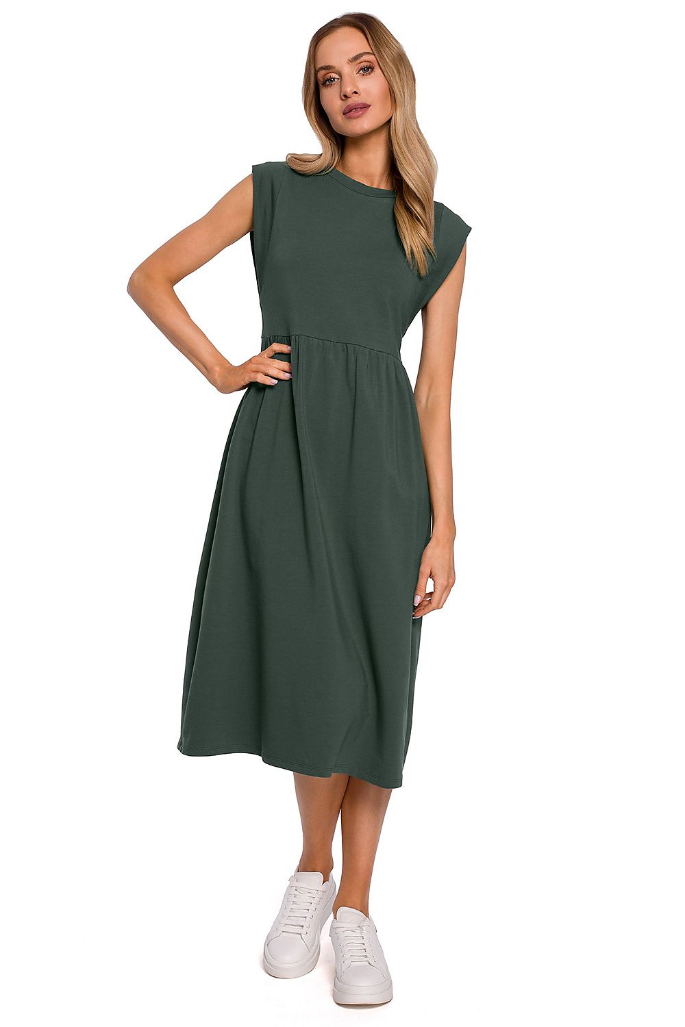 Moe Midi Length Knitted Dress With High Waist Cut And Loose Skirt, in a rich green hue, designed to flatter the figure with a loose, relaxed fit for every occasion.
