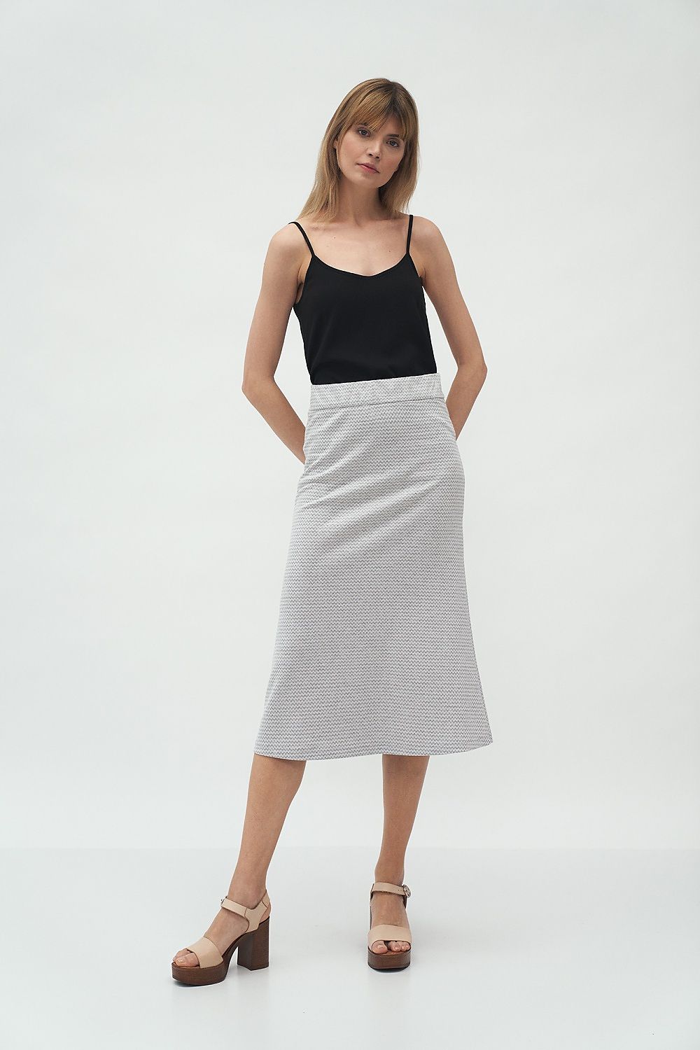 Luxury Midi Skirt by Nife highlighted on a model, displaying a flared silhouette and textured knitwear, perfect for stylish spring looks.