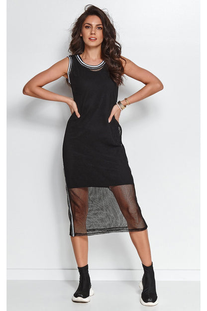 Fashion elegance captured with the Daydress Numinou by Numinou, featuring a sleeveless design and sporty mesh fabric, ideal for a casual yet sophisticated look.