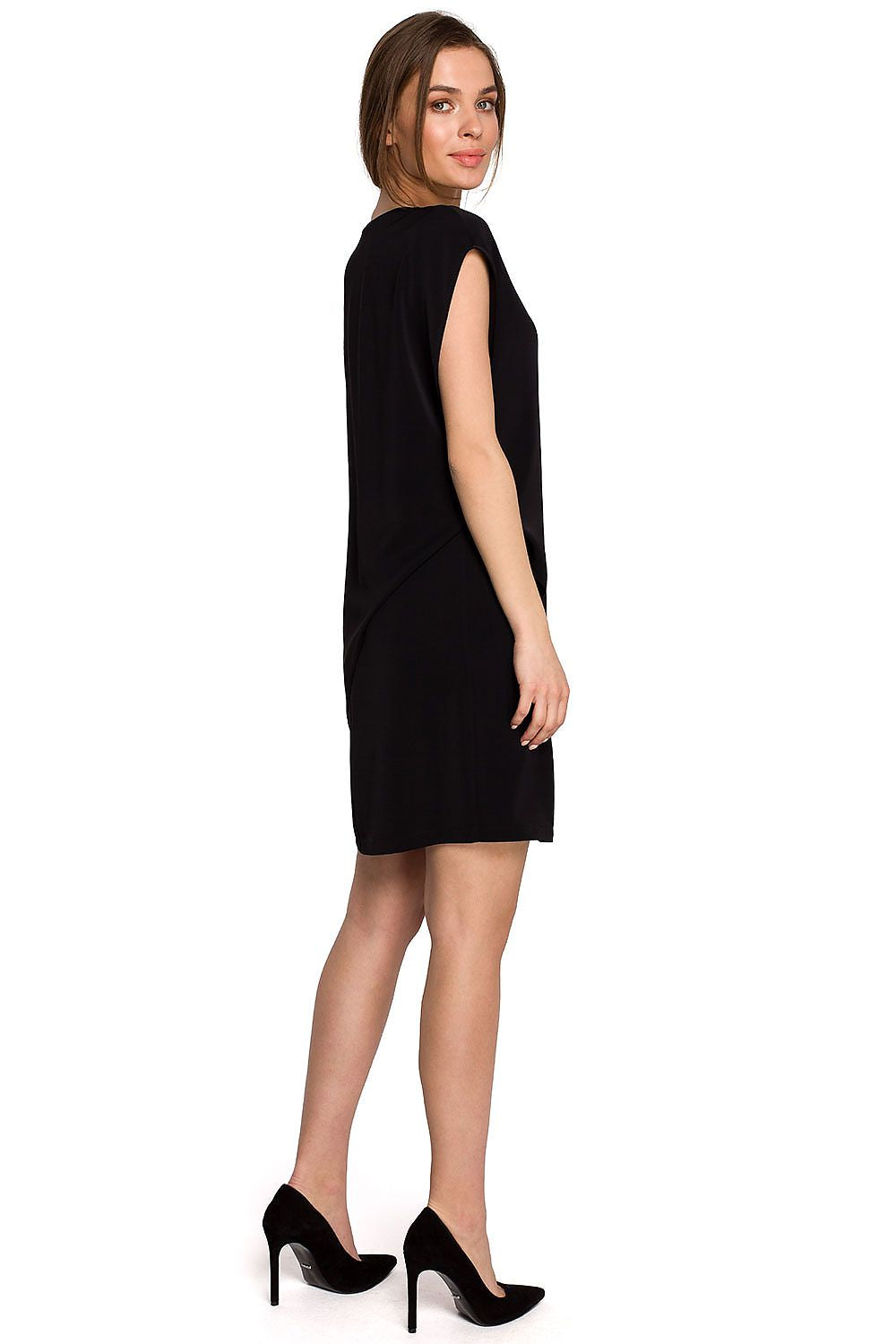 Elegant Daydress Stylove in classic black, featuring a comfortable straight cut and layered asymmetrical design, perfect for any silhouette.