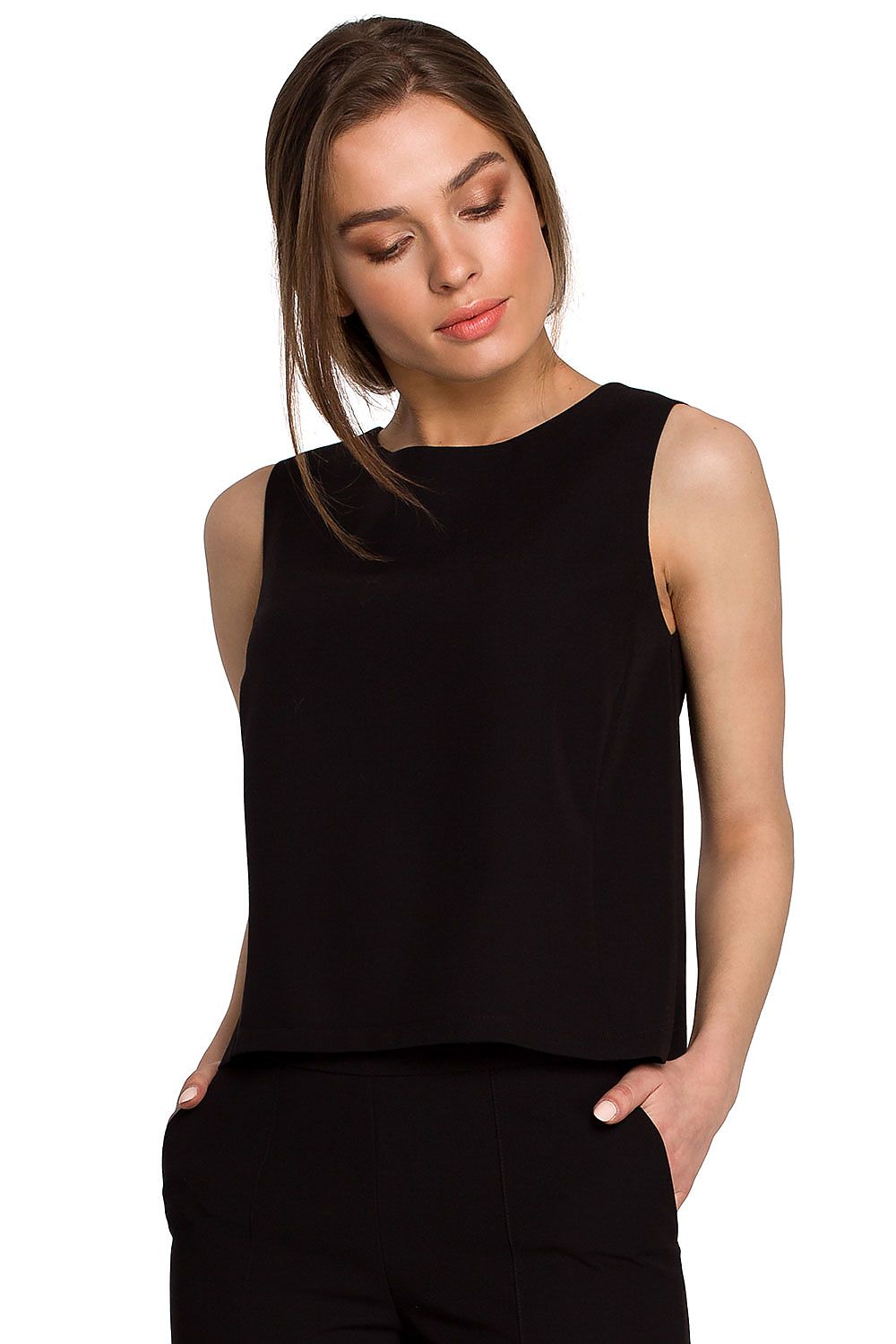 Stylove Blouse Stylove in a timeless black finish, featuring a minimalist design that elevates elegant attire.