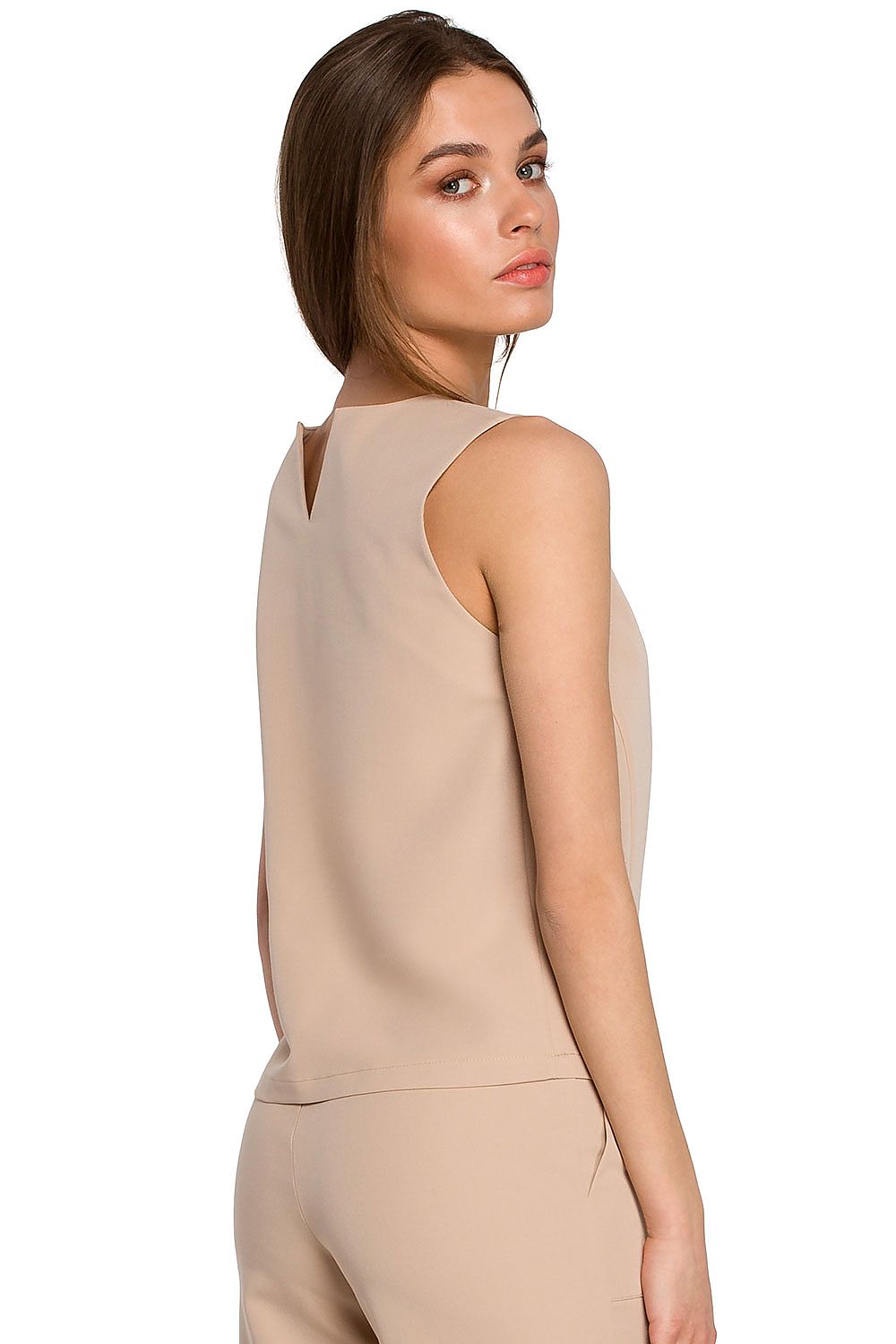 Back detail of the luxurious beige sleeveless blouse by Stylove, featuring a refined neckline and stylish cut.