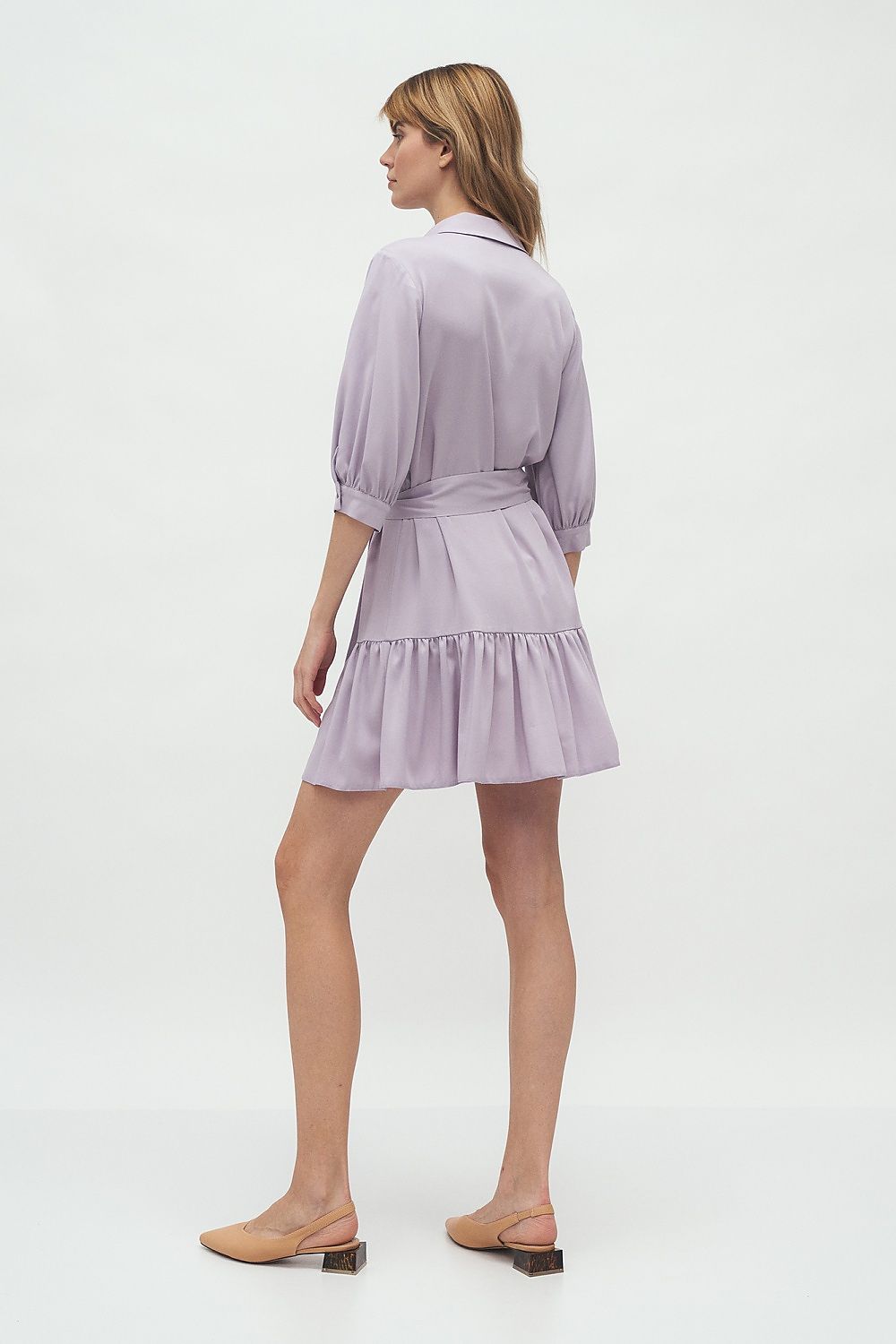 Chic back view of the lilac Daydress Nife, emphasising the delicate frill hem and comfortable fit, perfect for effortless luxury.