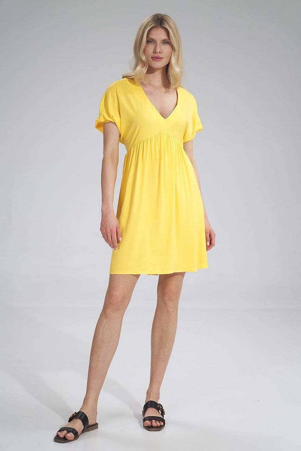 Chic yellow Daydress Figl featuring short buffet sleeves and a pleated design under the bust, ideal for stylish casual wear.