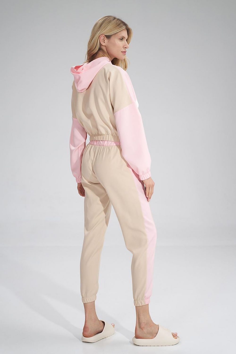 Chic Figl tracksuit trousers displayed from the back, highlighting the elegant piping detail and sporty silhouette, crafted for comfort and style.