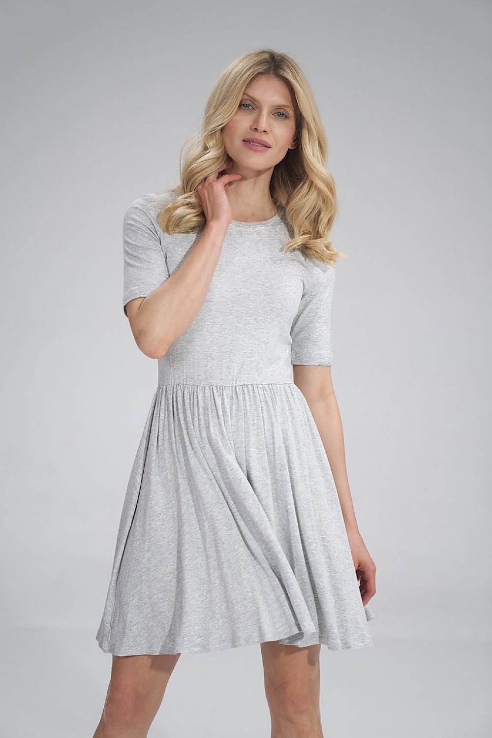 Elegant grey summer sports dress from Figl, featuring short sleeves and a gathered waist, perfect for stylish casual outings.