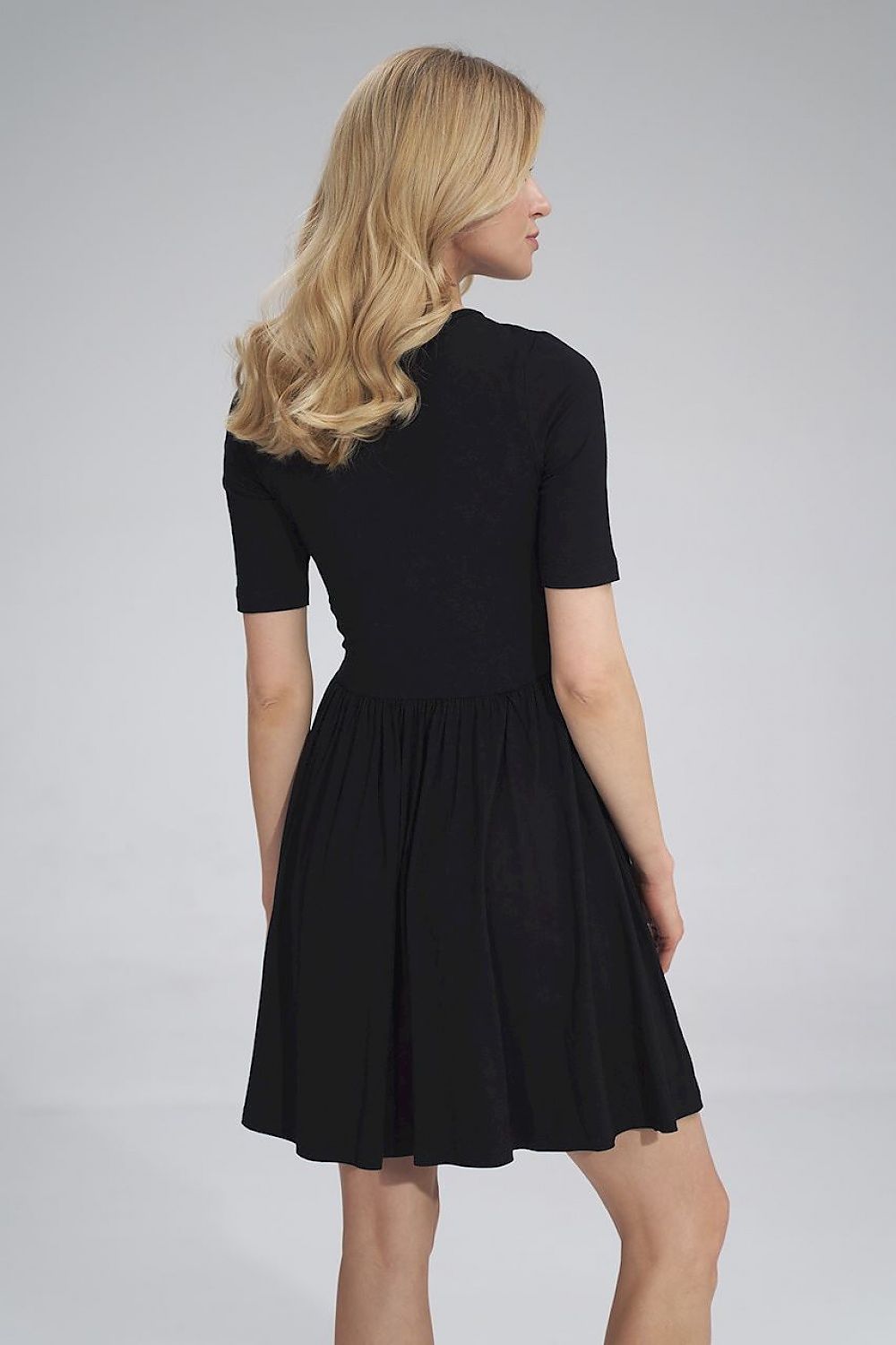 Stylish black summer dress from Figl, featuring a gathered waist and short sleeves, perfect for casual yet sophisticated occasions.